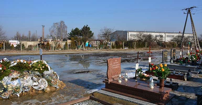 Kończy się miejsce na starym cmentarzu