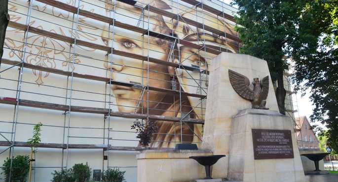 Powstańczy mural na ukończeniu