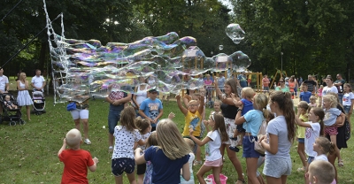 Kolorfest i pokaz baniek w parku