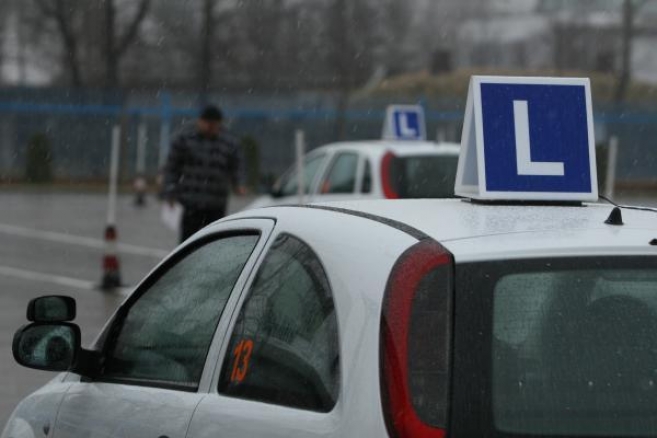 Coraz więcej młodych kierowców traci „prawko”