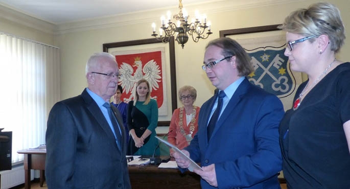 Po odebraniu zaświadczenia były gratulacje