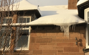 Prawo budowlane a odśnieżanie dachów