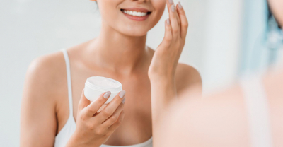 Nawilżamy dekolt, łokcie i kolana