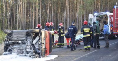Wjechał autem do przydrożnego rowu