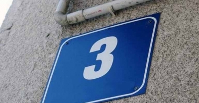 250 zł wynosi grzywna za brak tabliczki