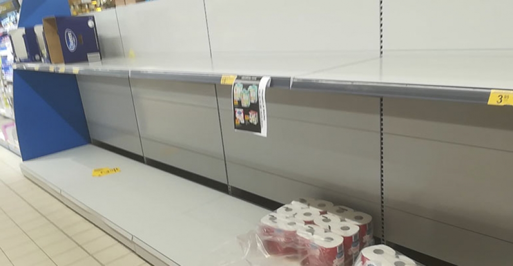 Znika żywność i… papier toaletowy