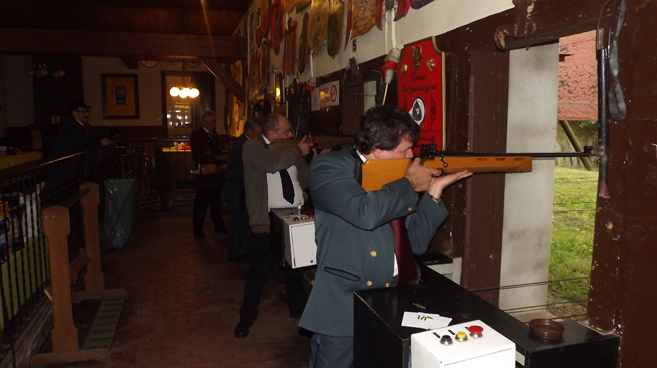 Uczestnicy mieli okazję strzelać do „Tarczy Charytatywnej”