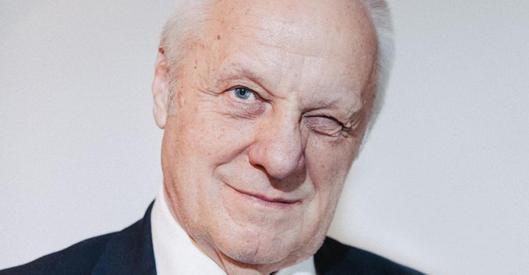 Niesiołowski nie chce krzyża