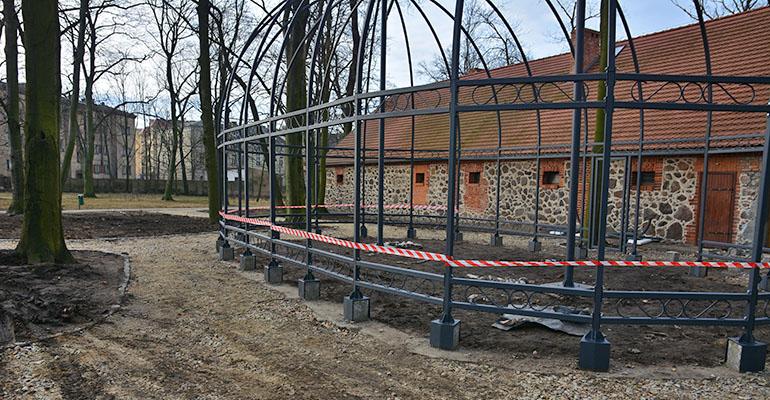 Dołożą kasę do woliery, bo ma być mocniejsza