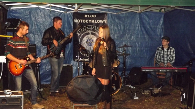Motocyklistom czas umiliła muzyka zespołu AMF