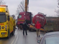 Zjechał ciężarówką do rowu [gallery]