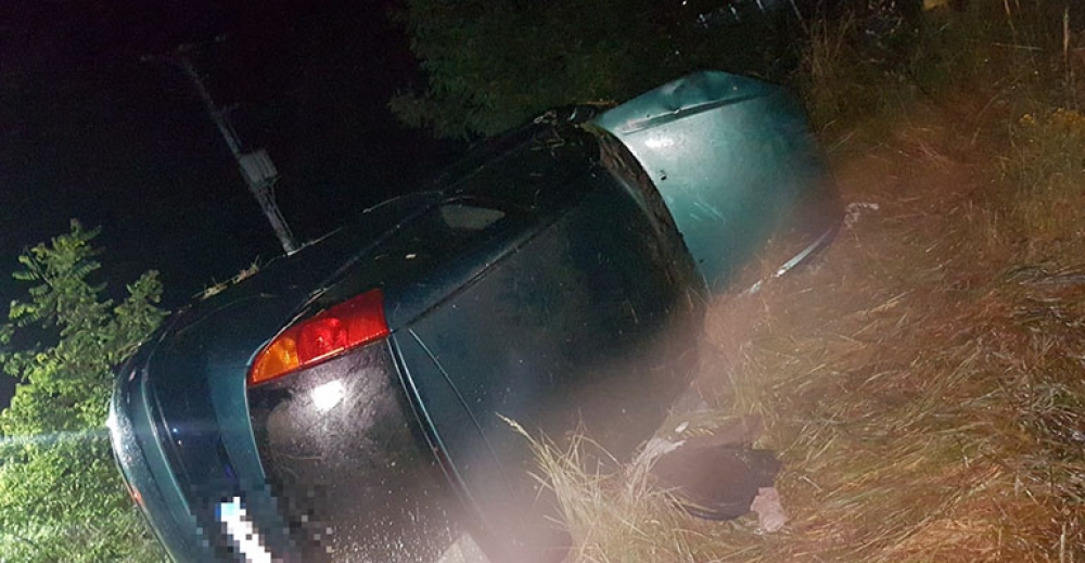 Auto leżało na boku