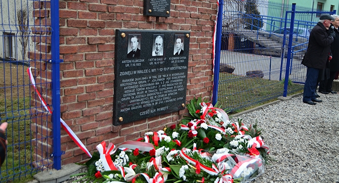 Tablica poświęcona poległym w walce o wyzwolenie miasta