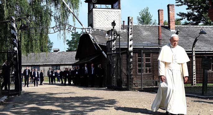 Milczenie w obozie śmierci