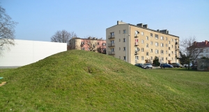 Zamiast górki będą ławeczki i stół do tenisa