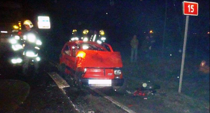 Zderzenie ciężarówki z maluchem