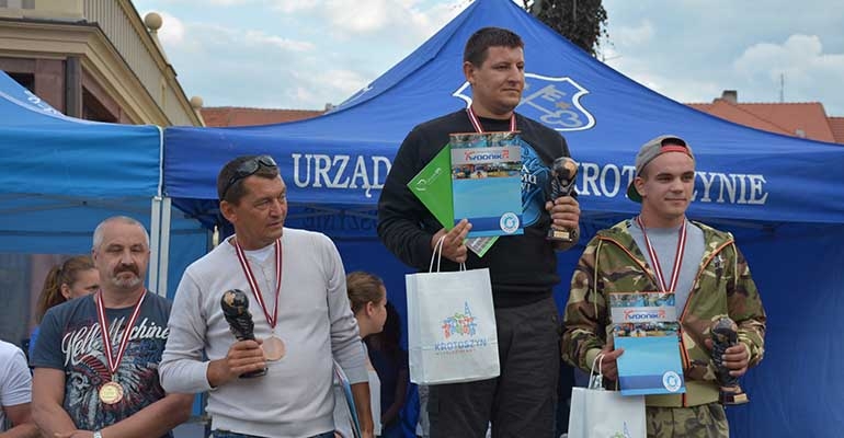 Rzucali beretem po raz 22[wideo]