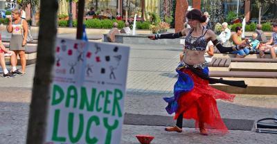 Oko publiczności przykuwały tancerki