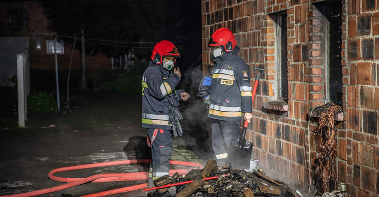 W piwnicy paliło się drewno