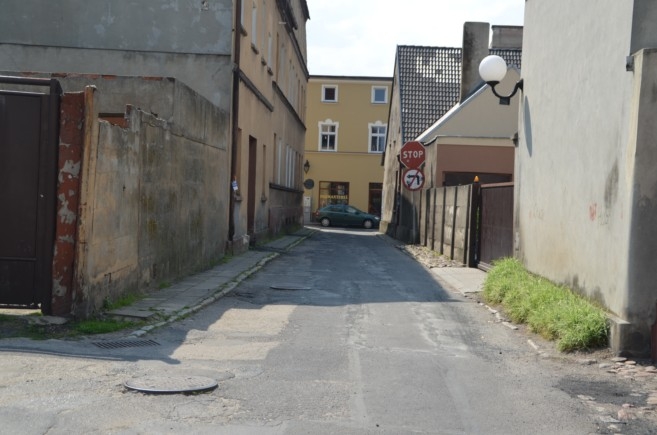 Być może nie każdy kierowca wie, jak wygląda znak zakazu postoju