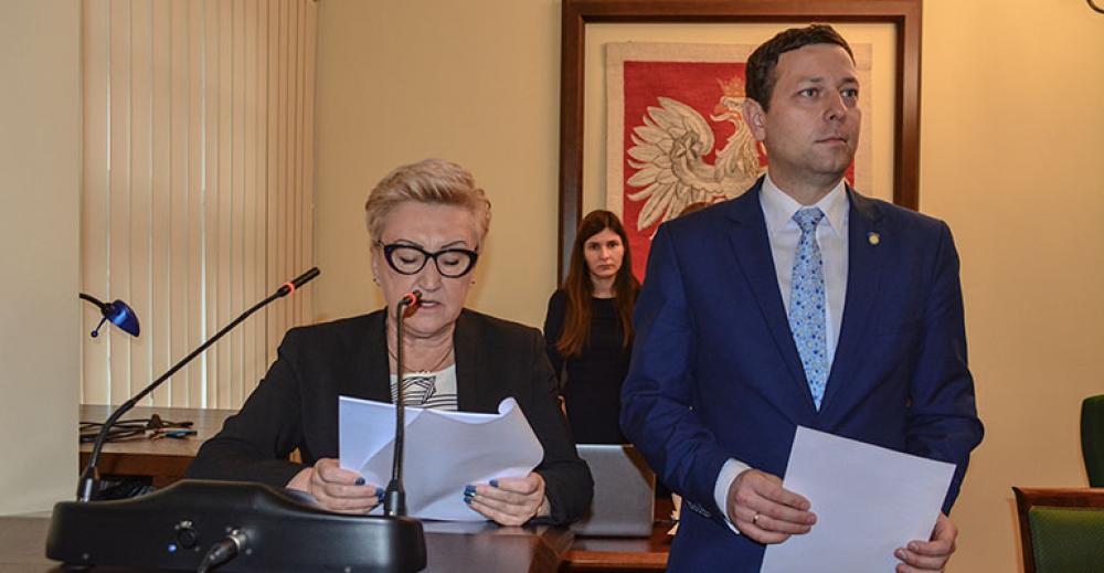 Radni powiatowi podwyższyli sobie diety