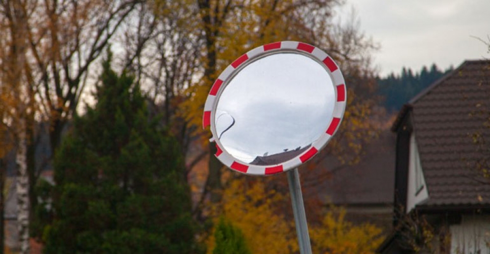 Konieczne lustro drogowe i przejście dla pieszych