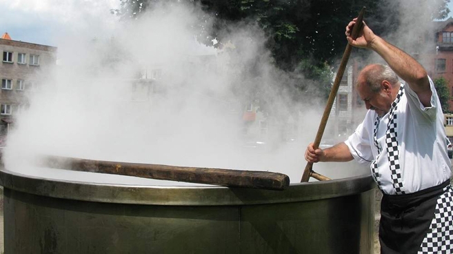 W 2001 r. w Ustce pobito rekord Guinnessa w gotowaniu zupy rybnej