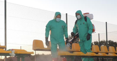 Strażacy z Potaszni prowadza dezynfekcję