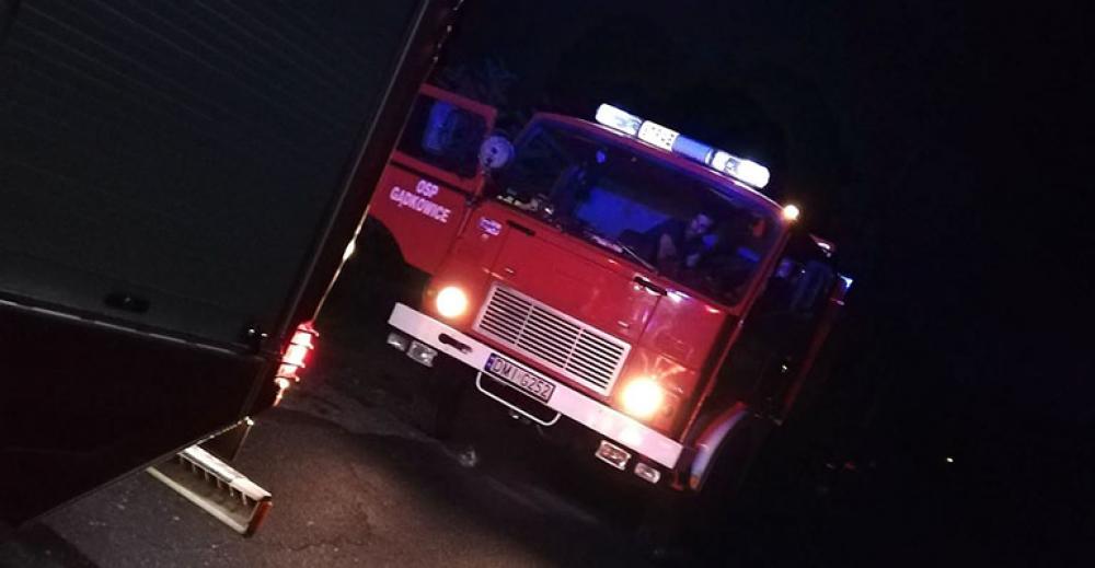 Nocny pożar balotów