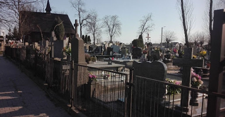Cmentarz znów otwarty
