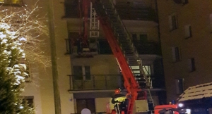 Dwie godziny marzła na balkonie[gallery]