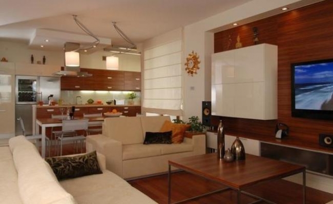 Aranżacja kuchni połączonej z salonem