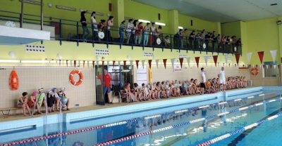 Mało miejsca na basenie