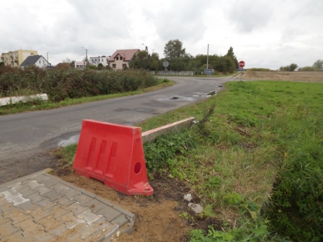 Niedokończone chodniki w Zdunach
