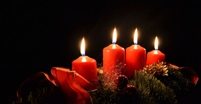 Symbolem adwentu jest wieniec z czterema świecami