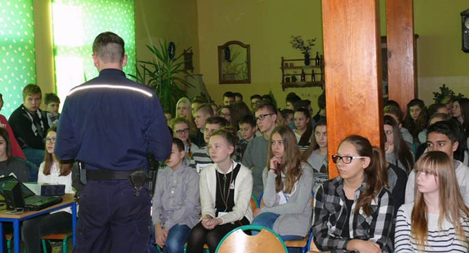 Policjanci omówili szkodliwość dopalaczy