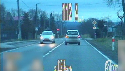 Zatrzymana przez policjantów kobieta jechała 112 km/h
