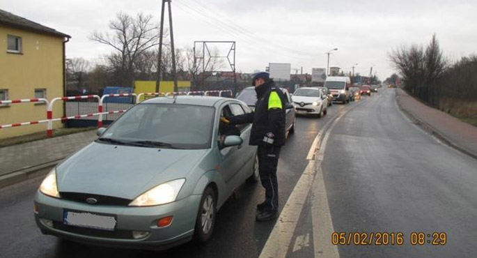 Kontrola kierowców przy rondzie na ul. Koźmińskiej, Przemysłowej i Wiejskiej