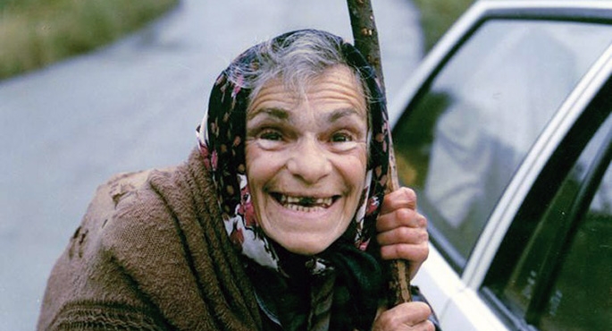 Prawa, skromna, wyrazista