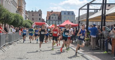 491 zawodniczek i zawodników stanęło na starcie 40. edycji Biegu Krotosa