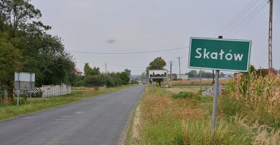 Asfaltem z Kaniewa w stronę Skałowa