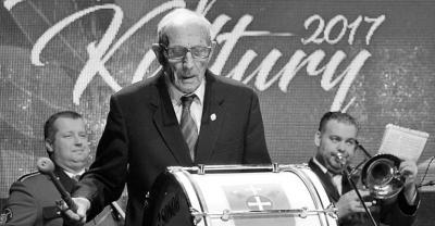 Był członkiem 10 orkiestr