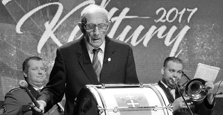 Był członkiem 10 orkiestr