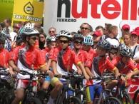 Kolarze z Biadek na starcie wyścigu