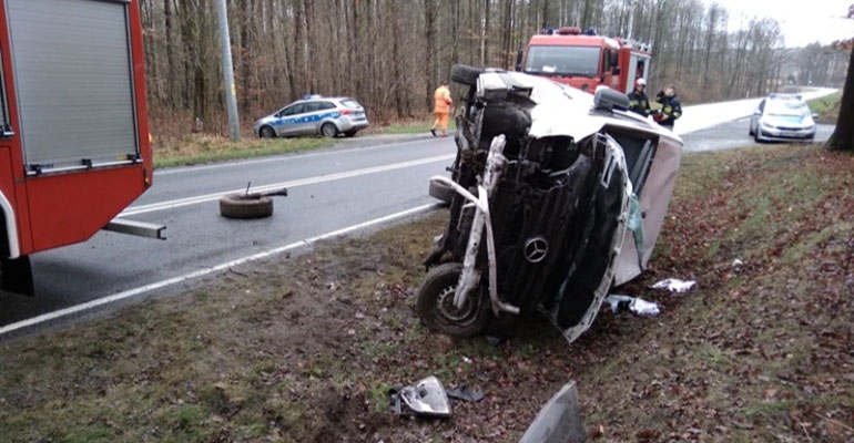 22-latek przygnieciony przez busa