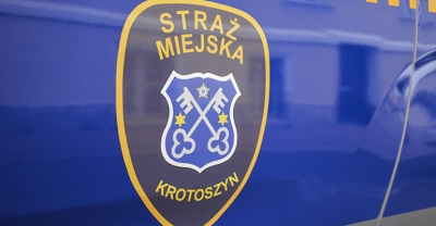 Straż miejska roznosi ulotki