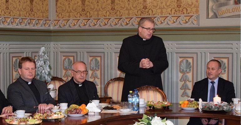 Po co burmistrz spotyka się z księżmi?