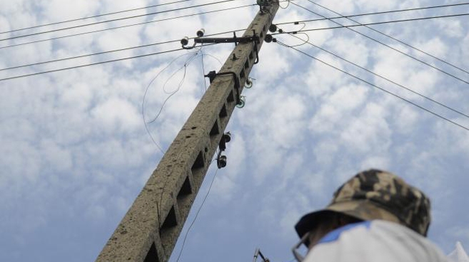 Jeśli słup znacznie utrudnia korzystanie z działki, można domagać się jego usunięcia