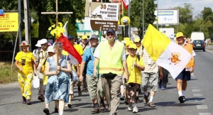 Pątników wysmaga deszcz