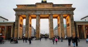 14.12.1957 r. – Odbudowana Brama